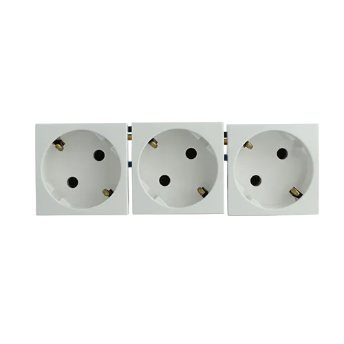 PRISE TRIPLE COURANT SCHUKO - 6 MOD BLANC